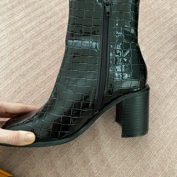 Chunky Heeled Boots 🖤 - Picture 5 of 5